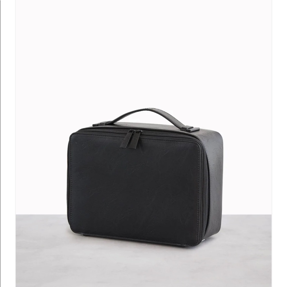 THE COSMETIC CASE